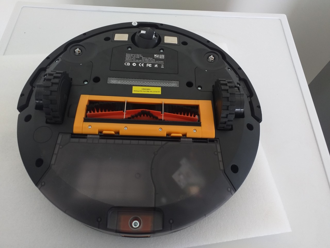 Robot hút bụi lau nhà KUR2709