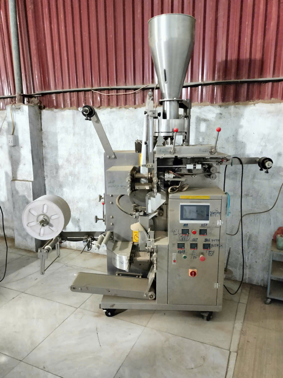 Máy đóng trà 5 tron 1 có màng bao ngoài